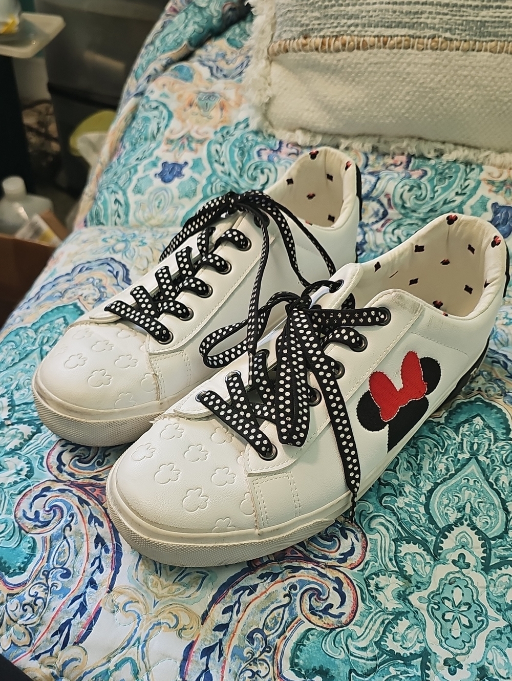Women's Minnie Mouse White Sneakers with Red Bow Accent Size 10